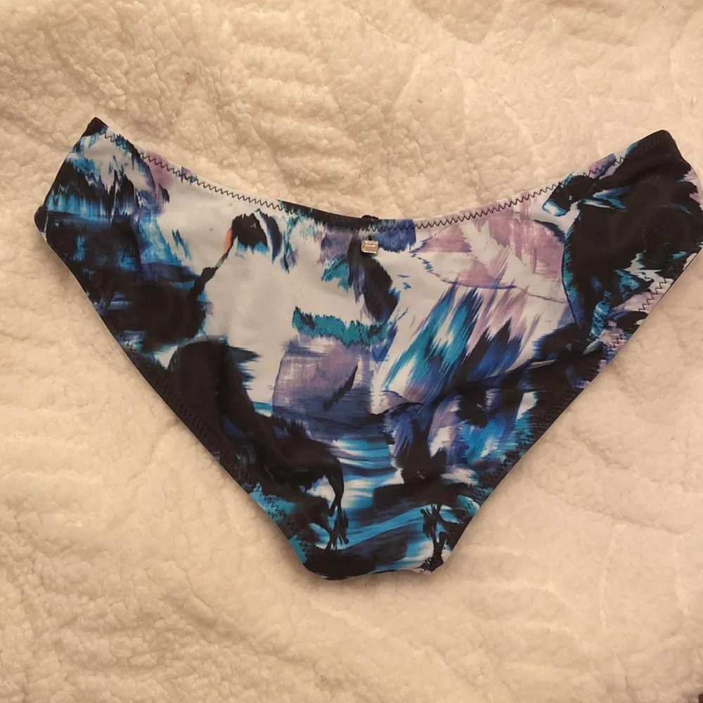 NWT Fabletics Olivia Réversible bikini bottom